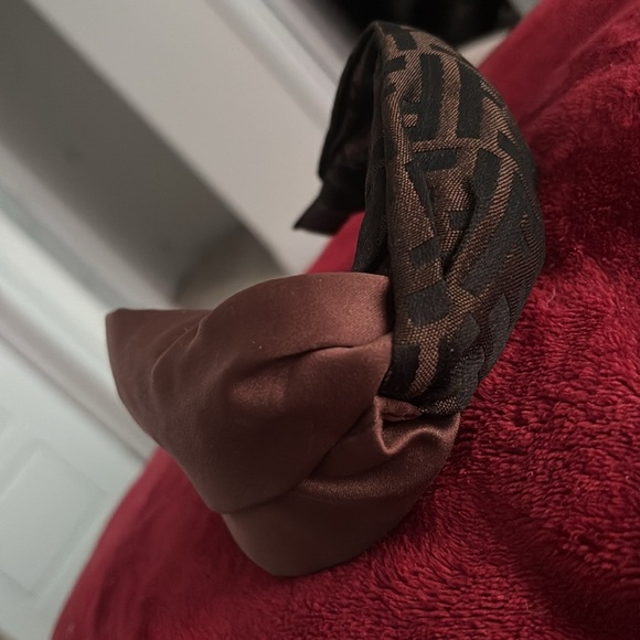 Vintage Brown monogram Patterned Headband - Picture 7 of 9